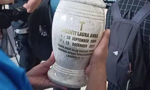 Usai Kremasi, Abu Jenzah Laura Anna tidak Dilarungkan