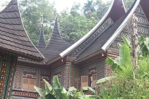 Istana Indah itu Berada di Tengah Permukiman