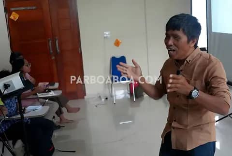Hari-hari Panjang Hotli Simanjuntak di Kelas Sekolah Jurnalisme Parboaboa (SJP) Pematangsiantar