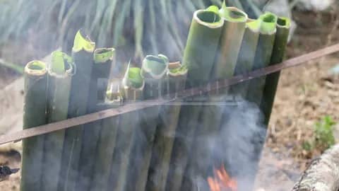 Tradisi Memasak Lemang yang Kian Tereduksi