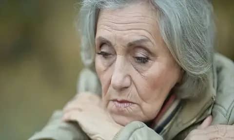 Empty Nest Syndrome: Menghadapi Kehilangan dan Kebanggaan Seorang Ibu