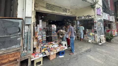 Dari Kwitang ke Blok M: Jejak Panjang Pasar Buku Bekas yang Tak Pernah Mati