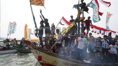 Pesona Ruwat Laut Carita di Pesisir Selat Sunda