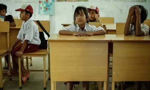 MK Perintahkan Sekolah Gratis: SD dan SMP Negeri-Swasta Dibiayai Negara