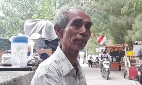 Potret Kehidupan Asip: Tak Mampu Bayar Sewa dan Pilih Tinggal di Kampung Kolong Tol Angke