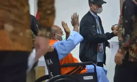 KPK Dakwa Lukas Enembe Terima Suap dan Gratifikasi Rp46,8 Miliar