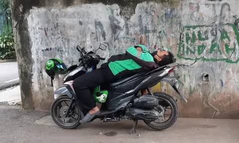 Orderan Pengemudi Ojol di Musim Hujan: Antara Peluang dan Risiko