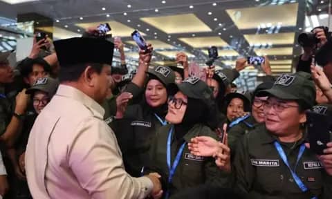 Puji Seragam Sekolah Rakyat, Prabowo Tegaskan Peran Pendidikan untuk Putus Rantai Kemiskinan