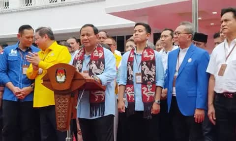 Prabowo-Gibran Daftar KPU Naik Maung Pindad