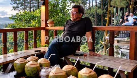 Wawancara eksklusif dengan Rocky Gerung: Masyarakat Sipil ragu-ragu. Kalau Dia (Prabowo) Tumbang, Siapa Menggantikan? Gibran dong….