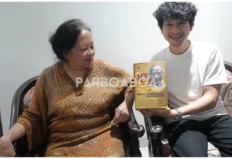 Karya 1055 halaman tentang Pram, yang baru diterbitkan BRIN (Foto: P. Hasudungan Sirait/PARBOABOA).
