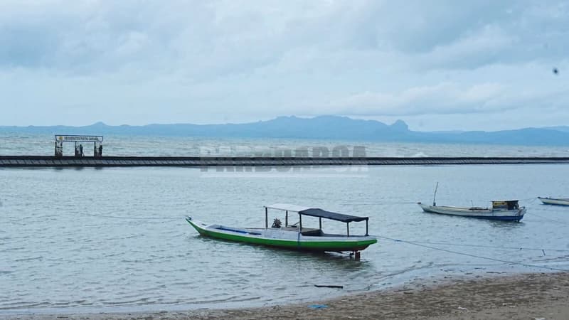 Pantai Lasiana, Kupang, tidak sedang baik-baik saja dalam beberapa pekan terakhir.