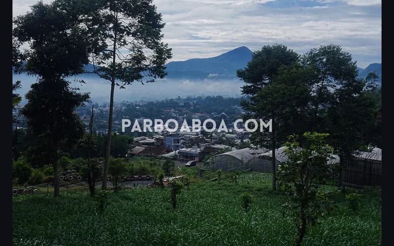 Hamparan Bandung di kejauhan (foto: P Hasudungan Sirait/PARBOABOA)