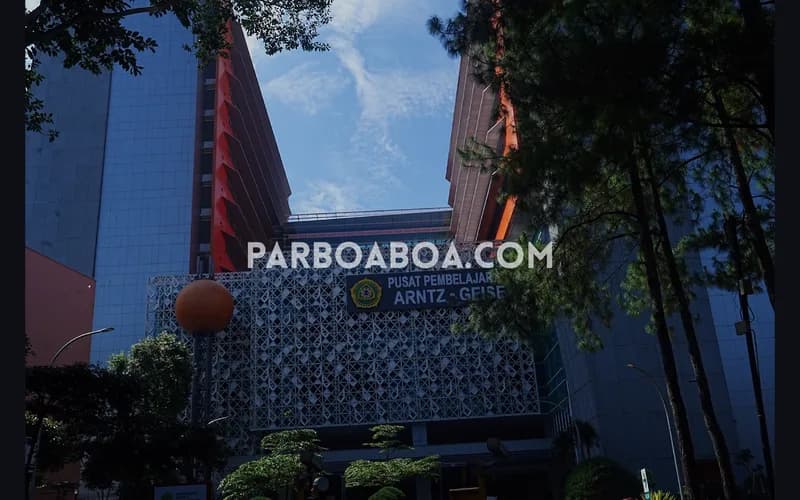 Di sepanjang lintasan terdapat sejumlah bangunan penting (foto: P. Hasudungan Sirait/PARBOABOA)