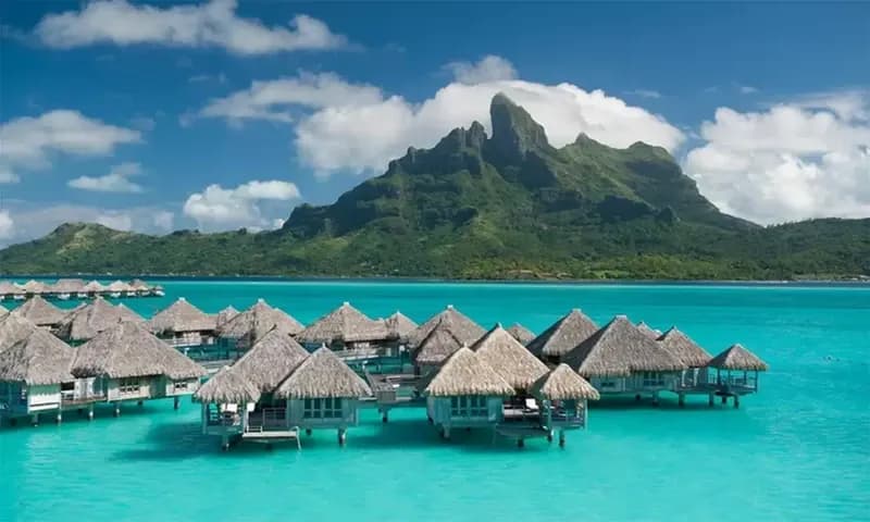 Salah satu resor paling romantis di dunia, St. Regis Bora Bora. (Foto: Travel and Leisure)