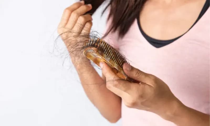 Perawatan Rambut Rontok (foto: istockphoto)