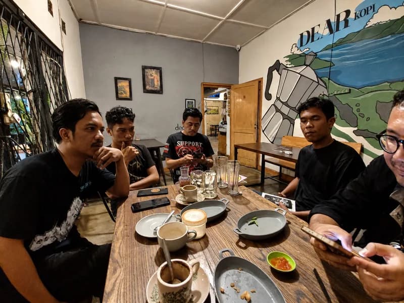 Asupan serba gula di kedai kopi (Foto: P. Hasudungan Sirait/PARBOABOA).