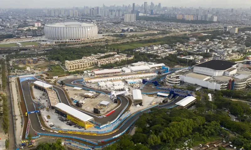 Direktur Bisnis PT Jakarta Propertindo (Jakpro), Adi Adnyana, mengungkapkan bahwa penjualan tiket ajang balap mobil listrik, Formula E Jakarta 2023, terus meningkat menjelang hari penyelenggaraan pada 3-4 Juni 2023. (Foto: Twitter @FIAFormulaE)