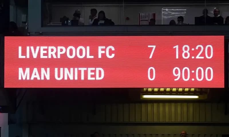 Manchester United menderita kekalahan memalukan dari rival bebuyutannya Liverpool pada pertandingan lanjutan Liga Inggris pada Minggu (5/3/2023). Namun, Manchester United bukanlah satu-satunya klub yang pernah mengalami kekalahan memalukan di lapangan. (F