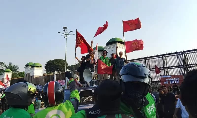 Rabuan ojol gelar demonstrasi di beberapa titik di Jakarta pada Rabu (17/9/2025) (Foto: PARBOABOA/Defri).