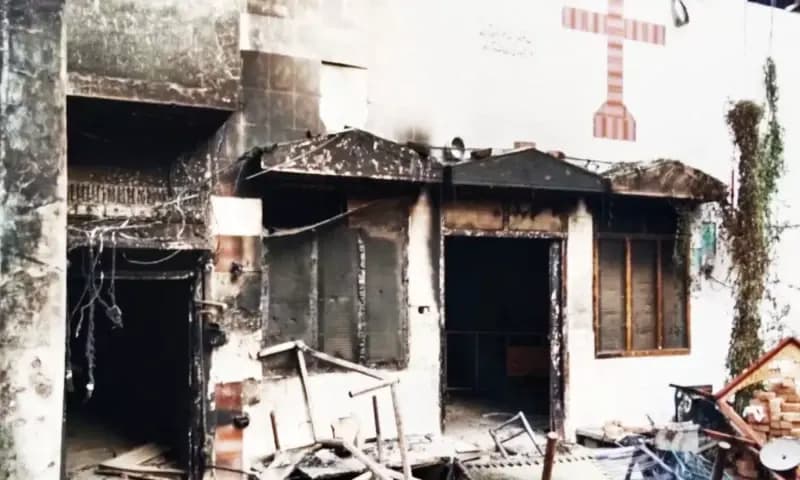 Tempat ibadah umat Kristen dibakar sejumlah kelompok di Pakistan. (Foto: Tangkapan layar video)