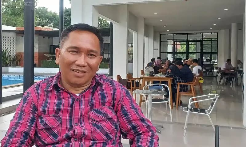 Dosen Sosiologi FISIP USU, Dr (cand.) Henry Sitorus Pane, M.Si, di Inter Coffee Medan. (PARBOABOA/Susanna Hutapea)