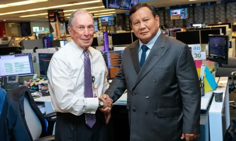 Michael R. Bloomberg, pendiri Bloomberg LP sekaligus mantan Wali Kota New York berfoto bersama Presiden Prabowo (Foto: IG/@mikebloomberg).