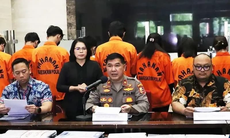 Direktorat Tindak Pidana Siber (Ditipidsiber) Bareskrim Polri ungkap sindikat judi online dengan domain Mastertogel78.live di Mabes Polri, Jumat (27/01/2023). (Foto: Parboaboa/Rendi Ilhami)