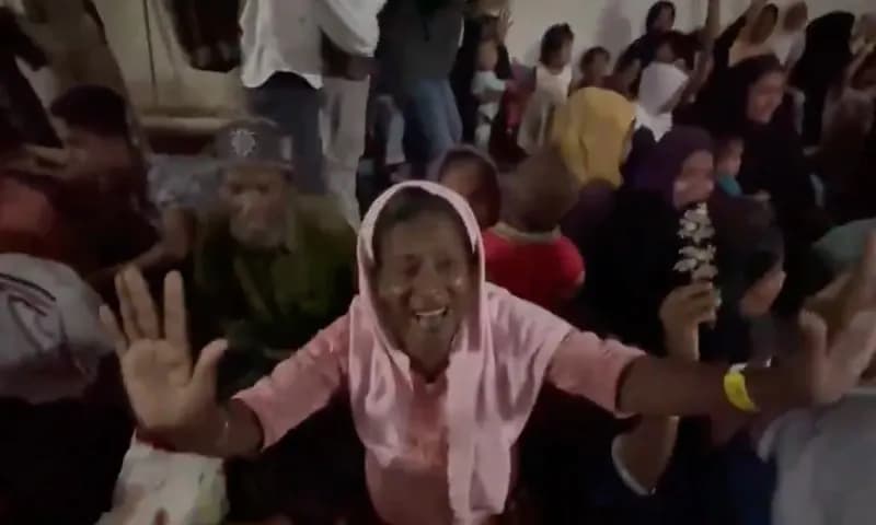 Mahasiswa mengusir pengungsi Rohingya di Balai Meuseuraya Aceh. (Sumber Foto: Video Akun X @herricahyadi)