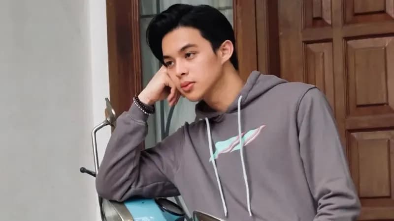 Profil dan Biodata Rey Mbayang, Suami Dinda Hauw