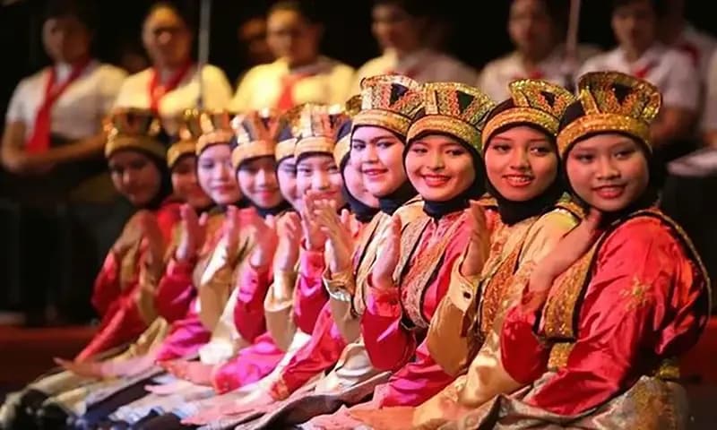 Tari Bungong Jeumpa (Foto: Pinterest/RomaDecade)