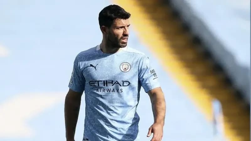 Sebelum Sergio Aguero, 11 Pesepak Bola yang Pensiun Dini (Foto: AP/Martin Rickket)