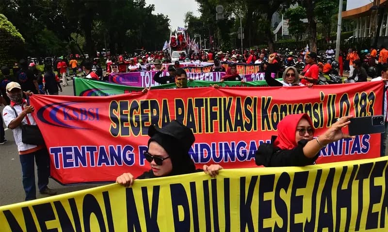 Buruh menggelar aksi Mei Day 2023. (Foto: Parboaboa/Bina Karos)