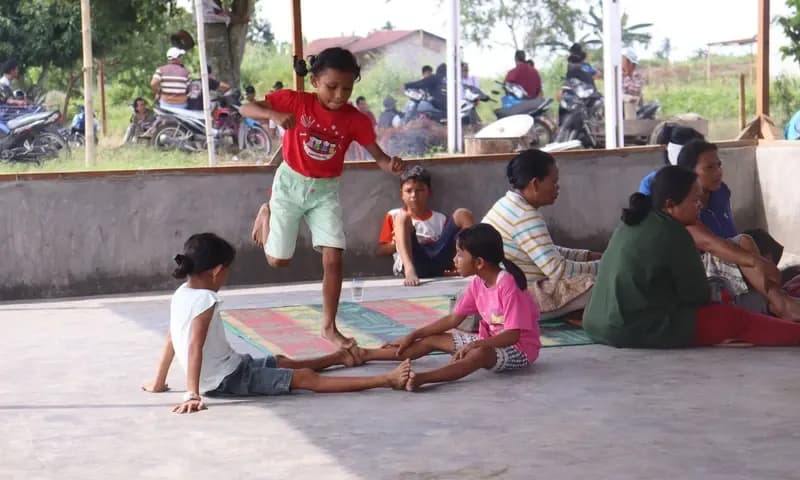 Anak-anak warga kampung baru saat sedang bermain. (Foto: PARBOABOA/Ronal Sibuea)