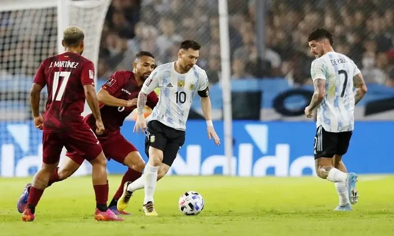 Lionel Messi cetak satu gol dalam kemenangan 3-1 Argentina atas Venezuela (Foto: Reuters)