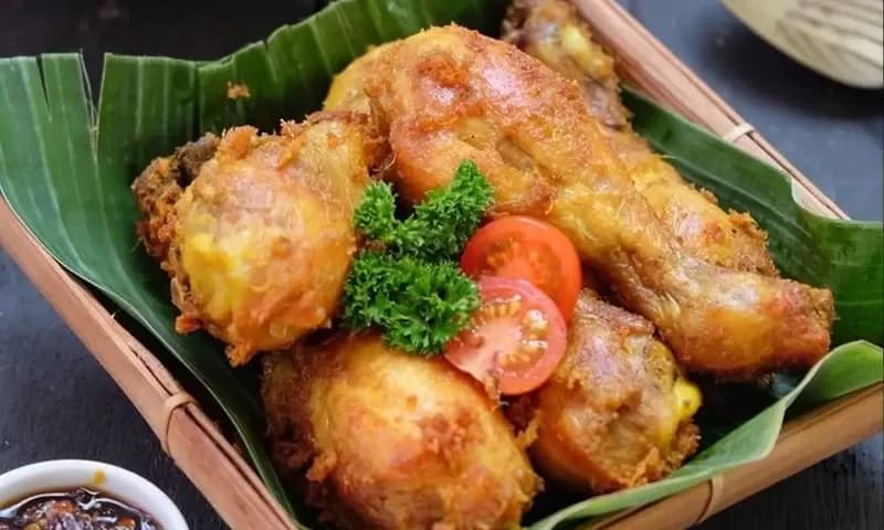 Bikinnya Mudah, Begini Cara Membuat Ayam Goreng Ungkep Bumbu Kuning