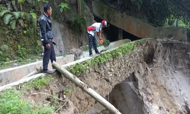 Saluran Irigasi Warga yang terdampak banjir dan longsor pada tahun 2018 (FOTO: Arsip DesaÂ BukitÂ Rejo)