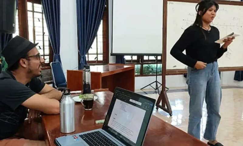 Menyimak pembacaan. (Foto: PARBOABOA/P. Hasudungan Sirait)
