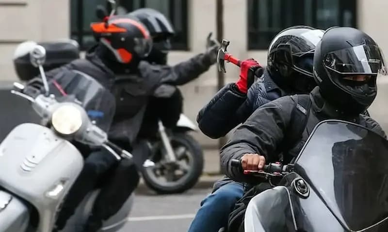 Foto ilustrasi pelaku tindak kejahatan begal. (Foto: Visordown)