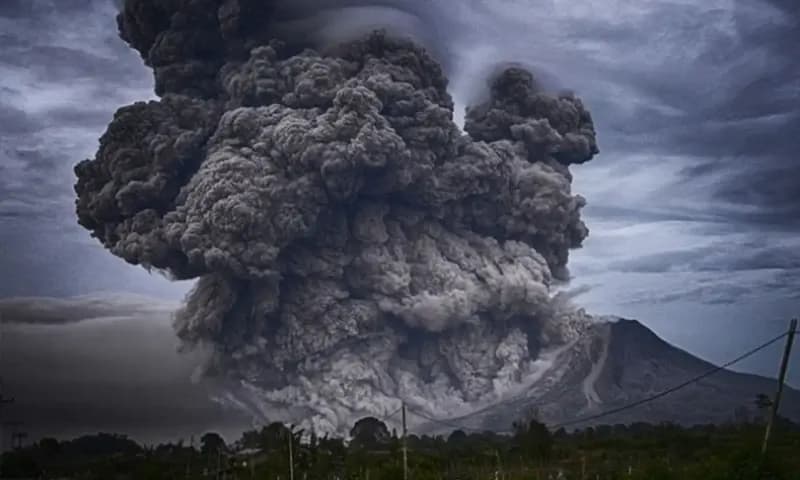 Ilustrasi erupsi gunung berapi yang menyebabkan gempa vulkanik di Indonesia (Foto: Dok. Pixabay)