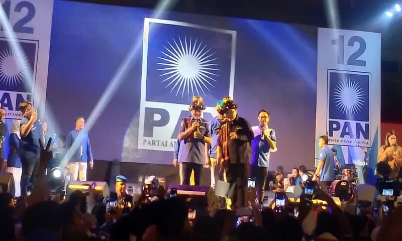 Ketua Umum PAN memberikan kata sambutan di hadapan ribuan kader yang hadir di GOR Serbaguna Jalan Pancing Medan, Selasa (17/1/2023) malam. Ia berpesan kepada kader untuk menghindari politik perpecahan. (Foto: Parboaboa/Ari Bowo)
