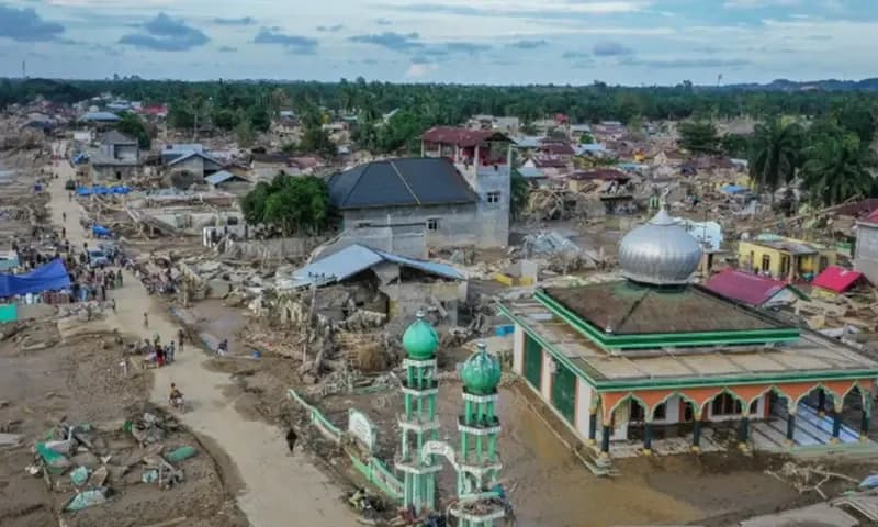 Suasana pusat Kota Kuala Simpang yang luluh lantak akibat banjir bandang di Aceh Tamiang, Aceh, Sabtu (6/12/2025). (Foto: Dok. Kompas)