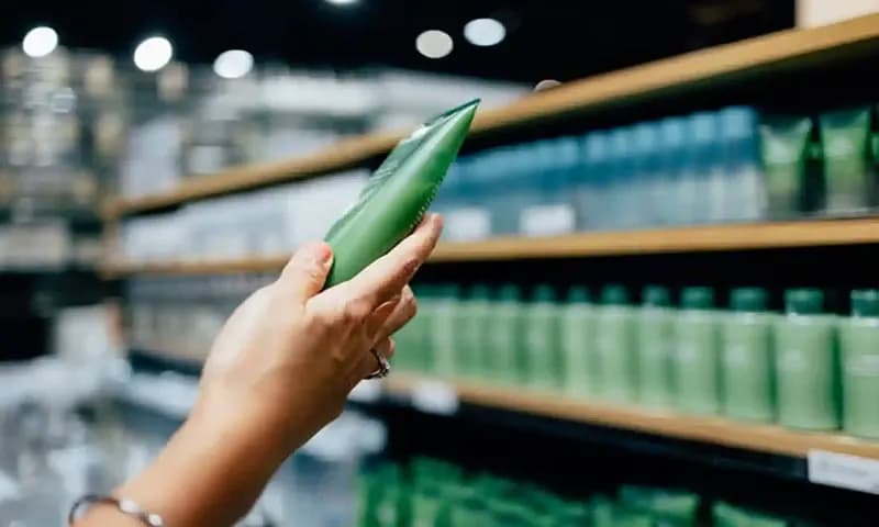 BPOM RI telah mengungkap jenis kosmetik berbahaya yang dijual secara ilegal melalui platform online.Â (Foto: Istock/FreshSplash)