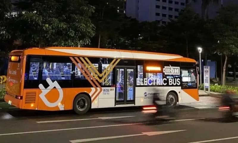 Bus listrik Transjakarta. (Foto: Instagram aniesbaswedan)
