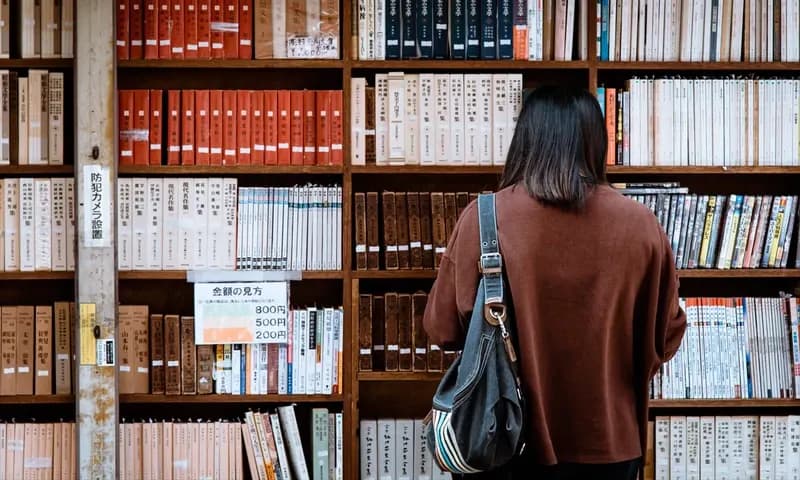 Ilustrasi Perbedaan Buku Fiksi dan Non Fiksi (Foto:Pexels)