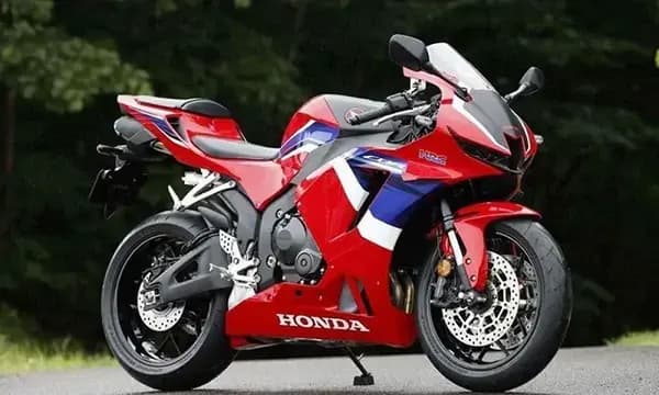 Honda CBR600RR dipasarkan dengan harga Rp 550 juta On The Road Jakarta.