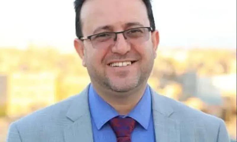 Sosok dr. Marwan Al-Sultan, Direktur Rumah Sakit Indonesia di Gaza yang meninggal akibat hantaman bom militer Israel. Foto: IG/@anismatta_)