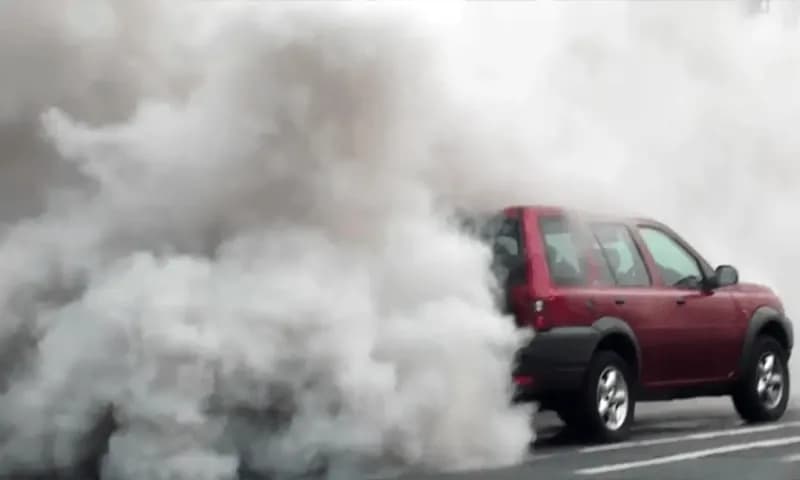 Fenomena diesel runaway pad mobil berbahan bakar solar.