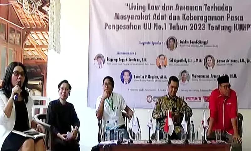 Diskusi publik tentang ketentuan pidana dalam hukum adat yang diadakan oleh Aliansi Masyarakat Adat Nusantara. (Foto: PARBOABOA/Sondang Manalu)