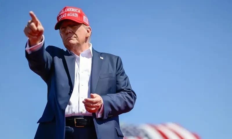 Sosok Donald Trump yang ditembak saat kampanye di Pennsylvania (Foto: Instagram/@realdonaldtrump)